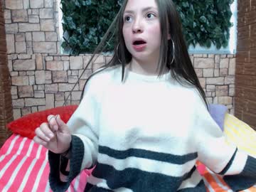 قصص سكس – الموظف يسكب الماء عليها ويظهر بزازها الكبيرة عارية